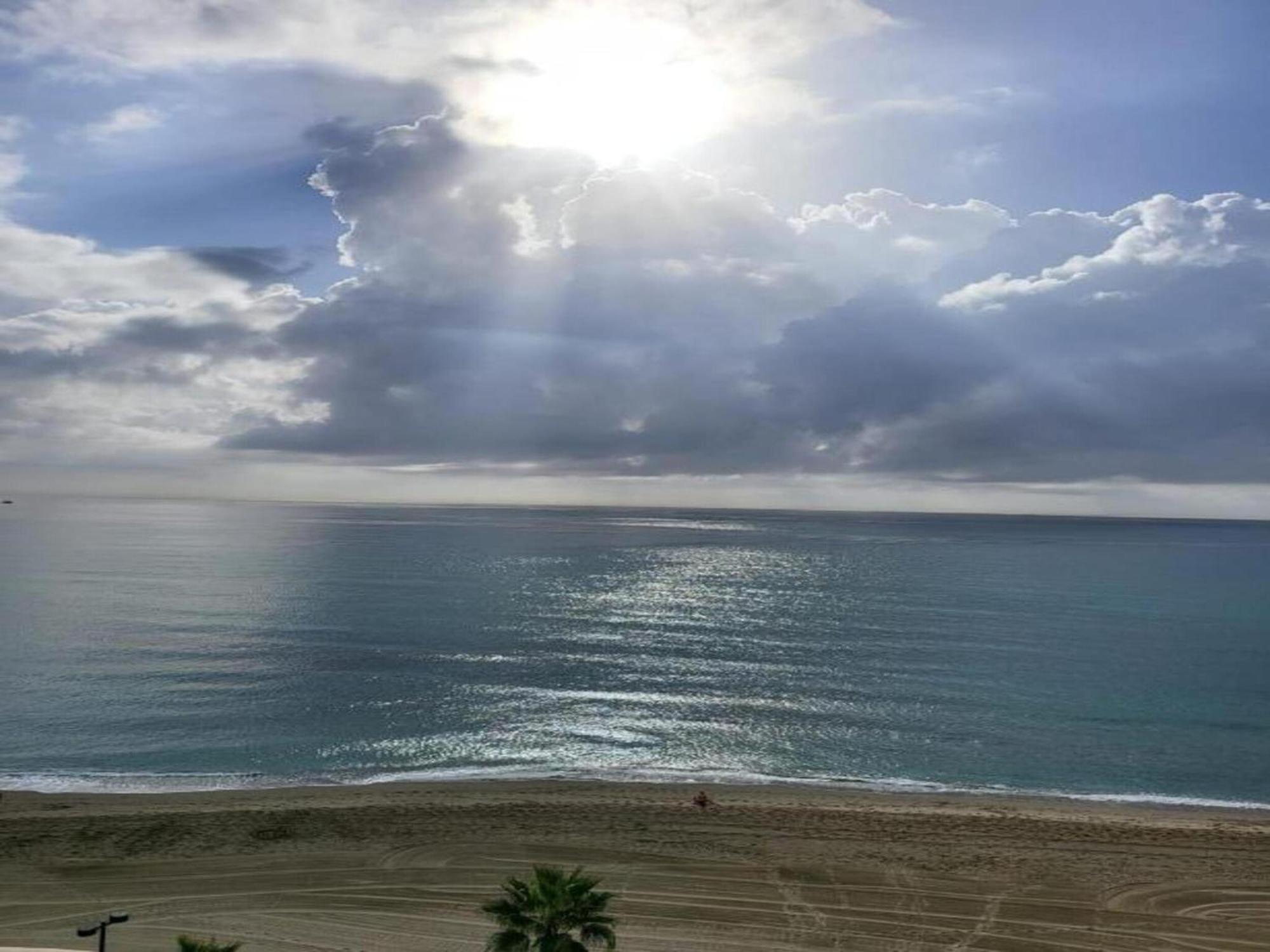 Belvilla By Oyo Sky-high Seaside Flat, Cleaning Included Apartment Fuengirola